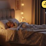 শিশু শান্তভাবে ঘুমাচ্ছে আরামদায়ক ঘরে